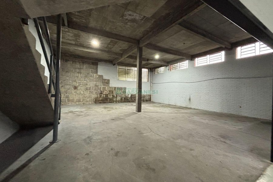 Pavilhão com 400m², no bairro Sagrada Família em Caxias do Sul para Alugar
