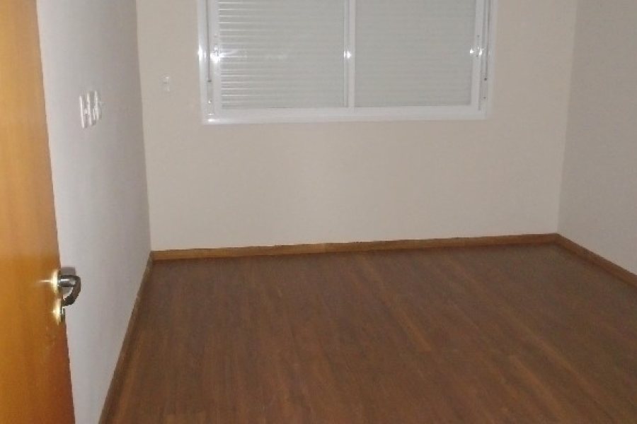 Apartamento com 59m², 2 dormitórios, 1 vaga, no bairro Cinqüentenário em Caxias do Sul para Comprar