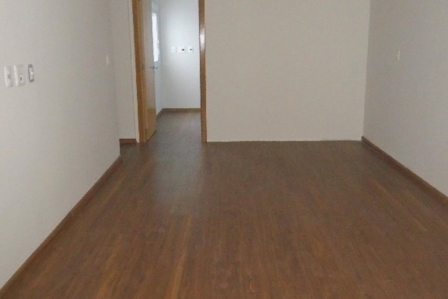 Apartamento com 59m², 2 dormitórios, 1 vaga, no bairro Cinqüentenário em Caxias do Sul para Comprar