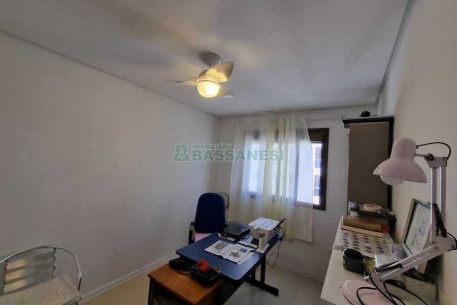 Apartamento com 70m², 2 dormitórios, 1 vaga, no bairro Vinhedos em Caxias do Sul para Comprar