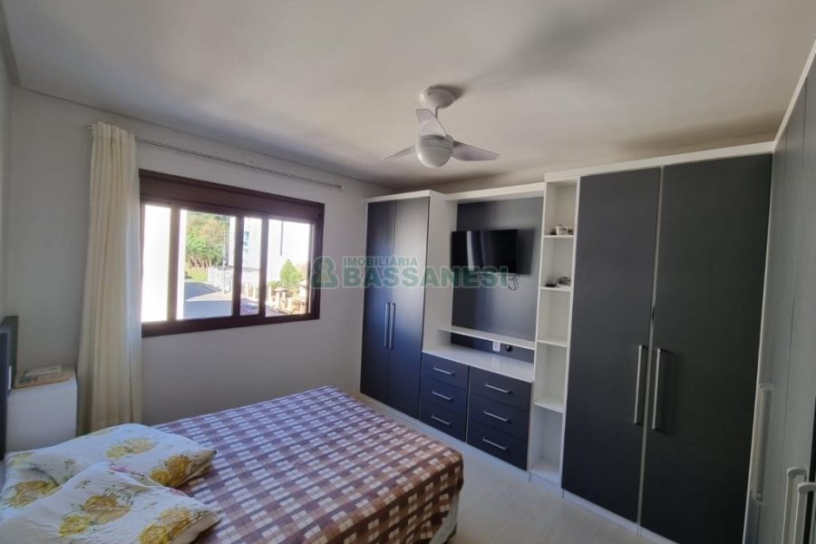 Apartamento com 70m², 2 dormitórios, 1 vaga, no bairro Vinhedos em Caxias do Sul para Comprar