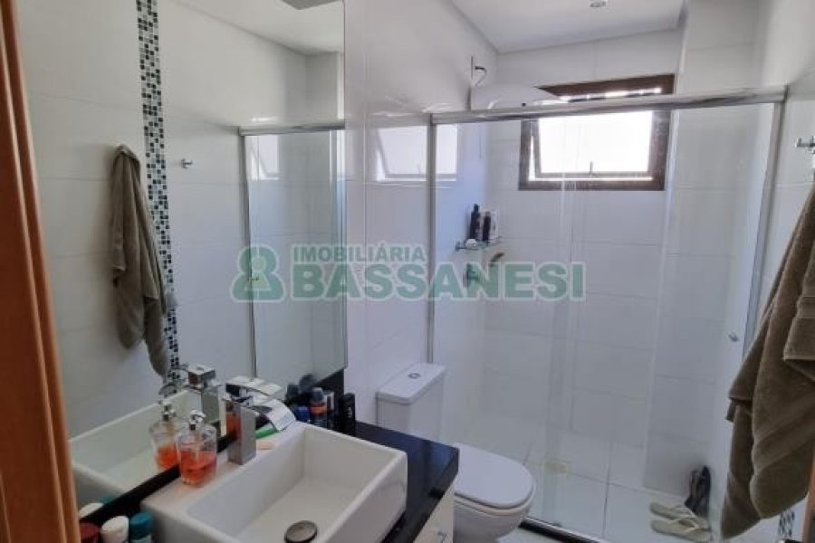Apartamento com 70m², 2 dormitórios, 1 vaga, no bairro Vinhedos em Caxias do Sul para Comprar