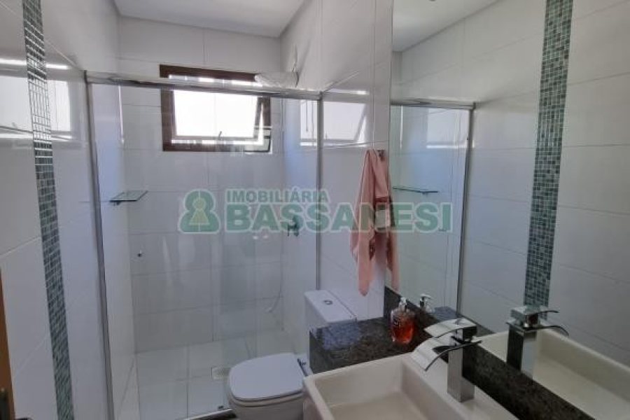 Apartamento com 70m², 2 dormitórios, 1 vaga, no bairro Vinhedos em Caxias do Sul para Comprar