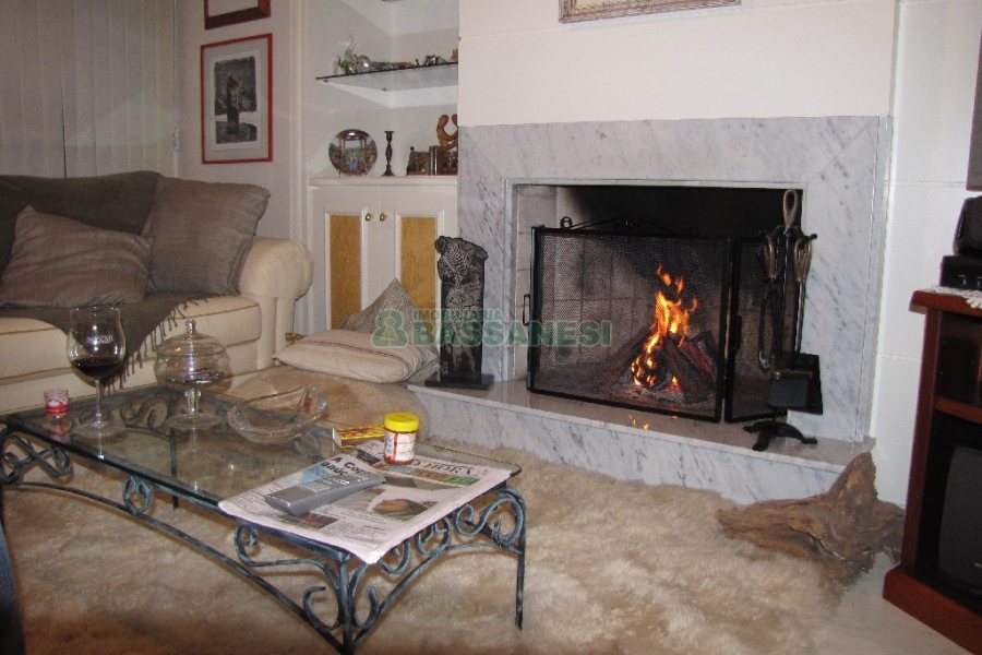 Apto Mobiliado com 147m², 2 dormitórios, 2 vagas, no bairro Madureira em Caxias do Sul para Comprar