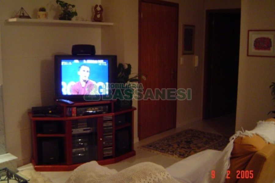 Apto Mobiliado com 147m², 2 dormitórios, 2 vagas, no bairro Madureira em Caxias do Sul para Comprar