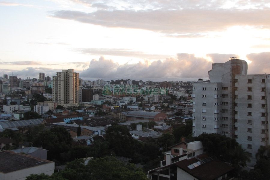 Apto Mobiliado com 147m², 2 dormitórios, 2 vagas, no bairro Madureira em Caxias do Sul para Comprar