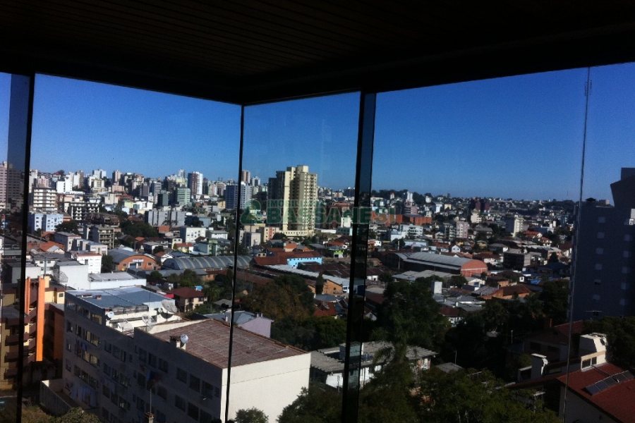 Apto Mobiliado com 147m², 2 dormitórios, 2 vagas, no bairro Madureira em Caxias do Sul para Comprar