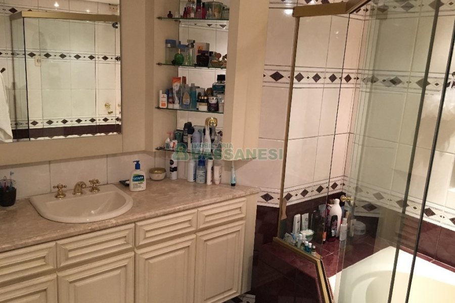 Apto Mobiliado com 147m², 2 dormitórios, 2 vagas, no bairro Madureira em Caxias do Sul para Comprar