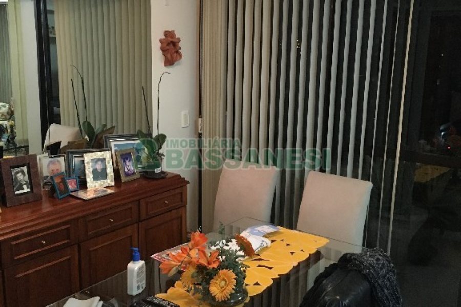 Apto Mobiliado com 147m², 2 dormitórios, 2 vagas, no bairro Madureira em Caxias do Sul para Comprar