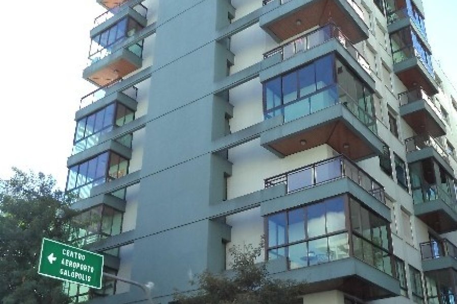 Apartamento com 136m², 3 dormitórios, 2 vagas, no bairro Centro em Caxias do Sul para Comprar