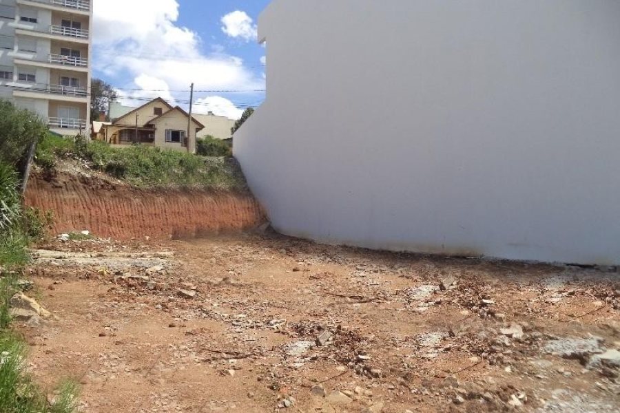 Terreno com 372m², no bairro Cinqüentenário em Caxias do Sul para Alugar