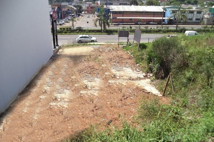 Terreno com 372m², no bairro Cinqüentenário em Caxias do Sul para Alugar