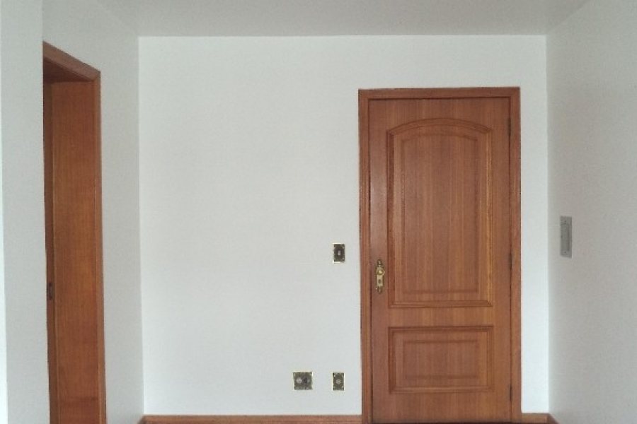 Apartamento com 40m², 1 dormitório, 1 vaga, no bairro Centro em Caxias do Sul para Alugar