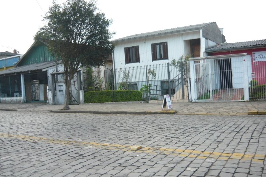 Casa com 200m², 3 dormitórios, 1 vaga, no bairro Salgado Filho em Caxias do Sul para Comprar