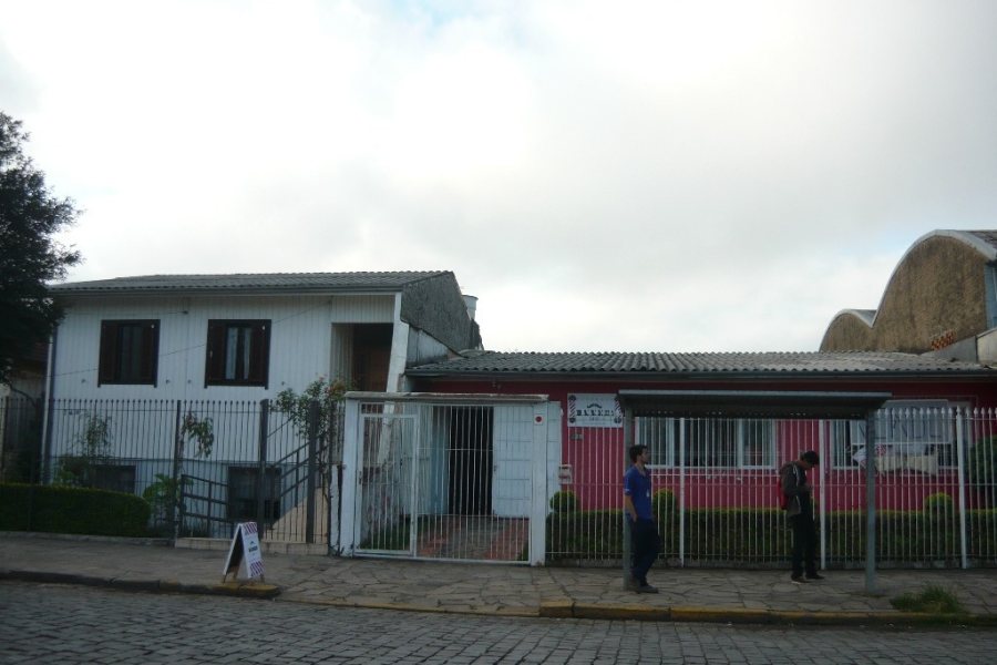 Casa com 200m², 3 dormitórios, 1 vaga, no bairro Salgado Filho em Caxias do Sul para Comprar