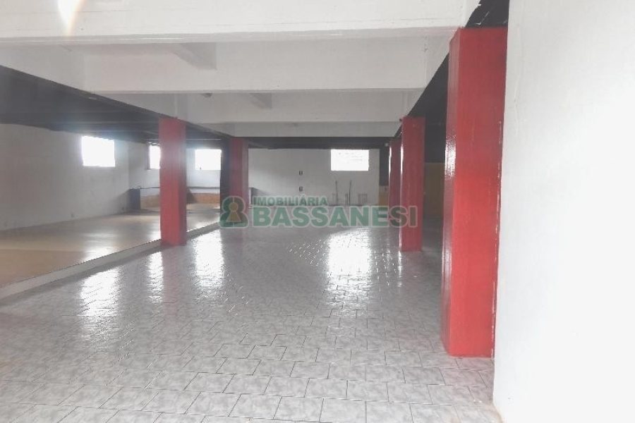 Loja com 300m², no bairro Sagrada Família em Caxias do Sul para Alugar