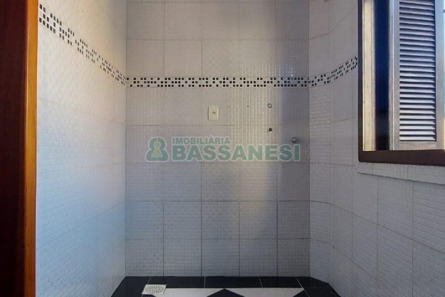 Apartamento com 85m², 2 dormitórios, 1 vaga, no bairro Marechal Floriano em Caxias do Sul para Alugar