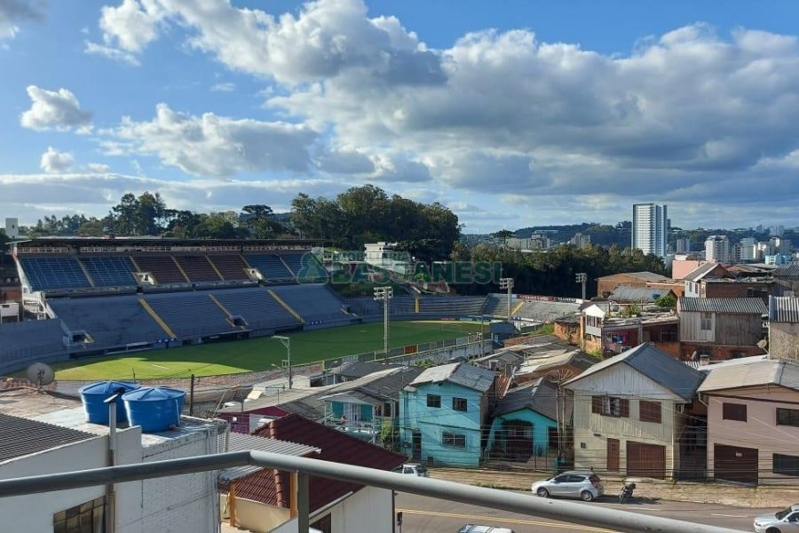 Apartamento com 85m², 2 dormitórios, 1 vaga, no bairro Marechal Floriano em Caxias do Sul para Alugar