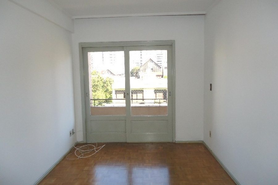 Apartamento com 67m², 2 dormitórios, 1 vaga, no bairro Centro em Caxias do Sul para Comprar
