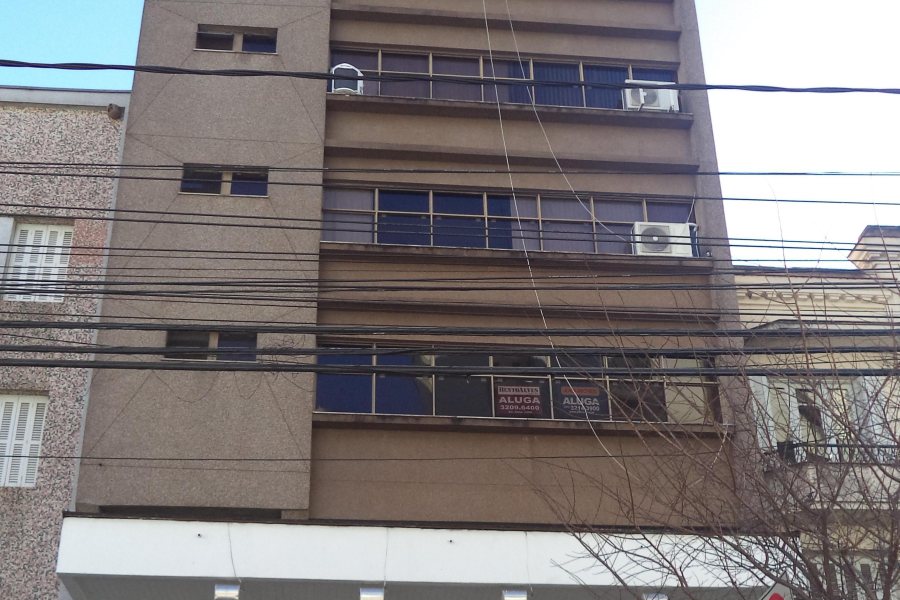 Sala com 60m², no bairro Centro em Caxias do Sul para Comprar