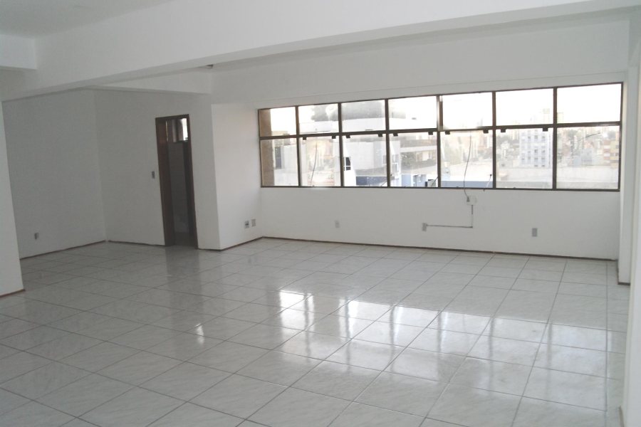 Sala com 60m², no bairro Centro em Caxias do Sul para Comprar