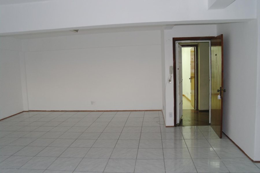 Sala com 60m², no bairro Centro em Caxias do Sul para Comprar