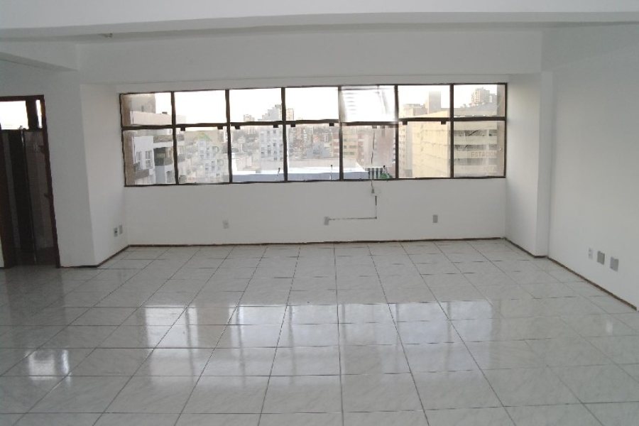 Sala com 60m², no bairro Centro em Caxias do Sul para Comprar
