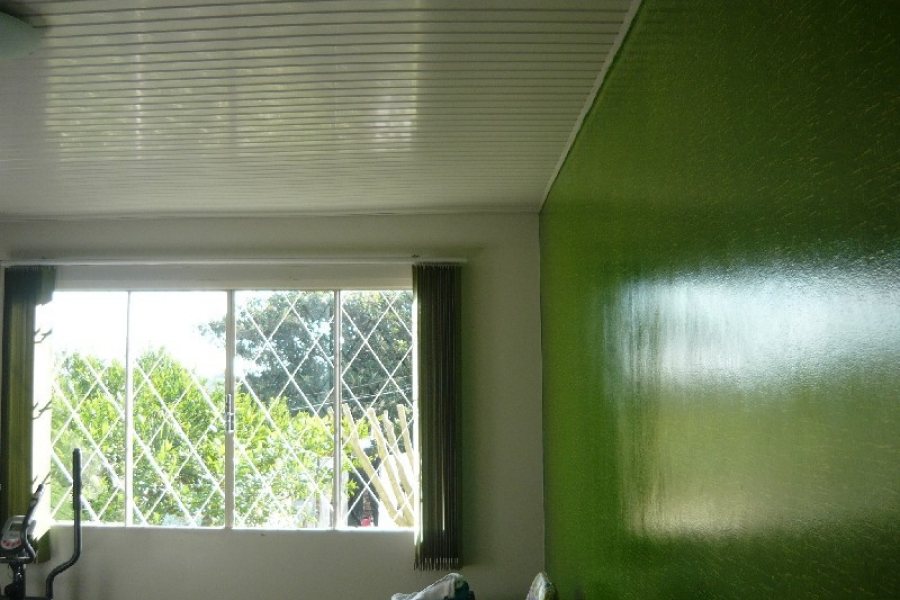 Casa com 120m², 4 dormitórios, 1 vaga, no bairro Fatima em Caxias do Sul para Comprar