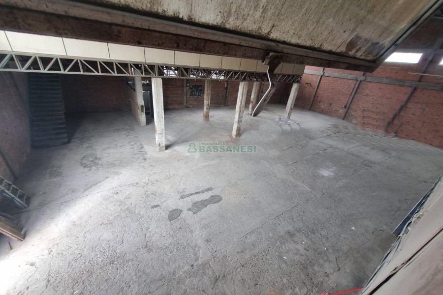 Pavilhão com 873m², no bairro Santa Fé em Caxias do Sul para Alugar