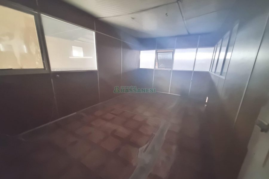 Pavilhão com 873m², no bairro Santa Fé em Caxias do Sul para Alugar