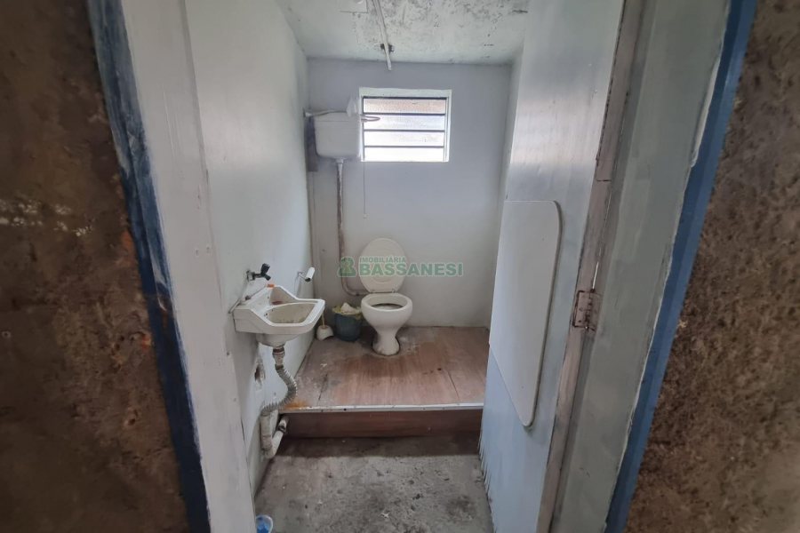 Pavilhão com 873m², no bairro Santa Fé em Caxias do Sul para Alugar