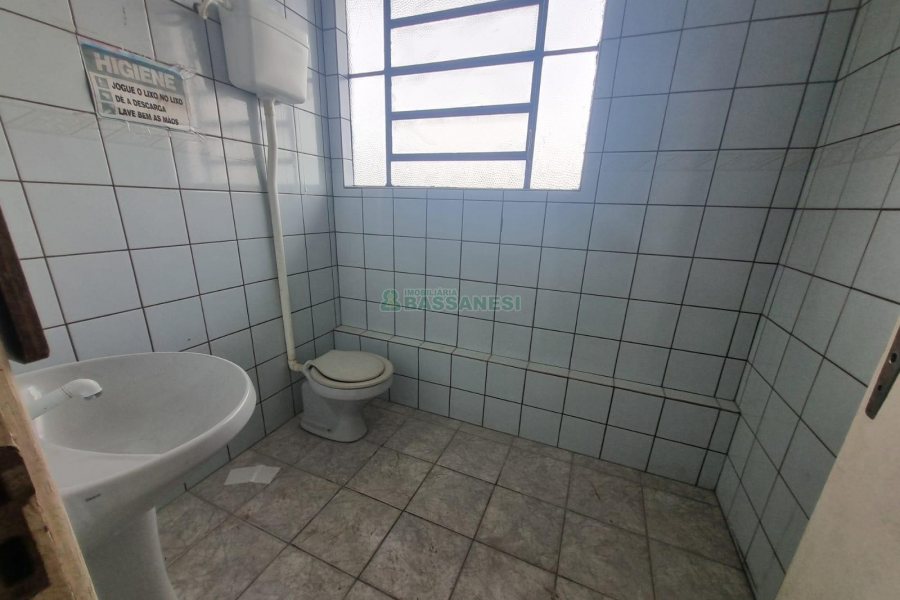 Pavilhão com 873m², no bairro Santa Fé em Caxias do Sul para Alugar