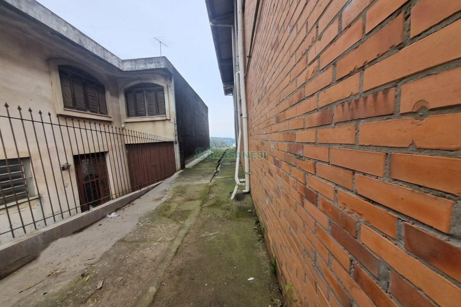 Pavilhão com 873m², no bairro Santa Fé em Caxias do Sul para Alugar