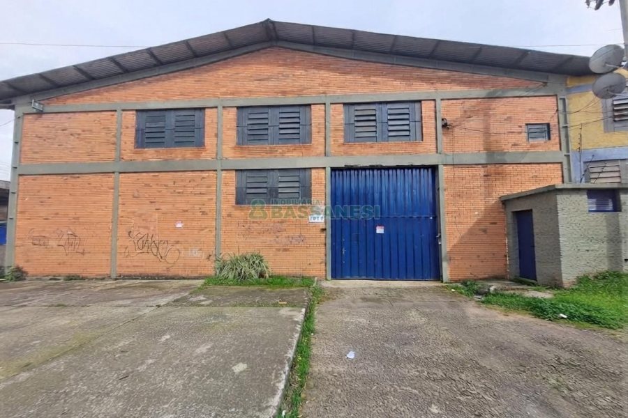 Pavilhão com 873m², no bairro Santa Fé em Caxias do Sul para Alugar