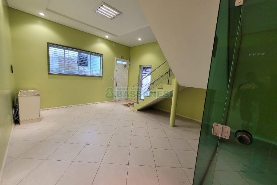 Predio com 400m², 2 vagas, no bairro Santa Catarina em Caxias do Sul para Alugar