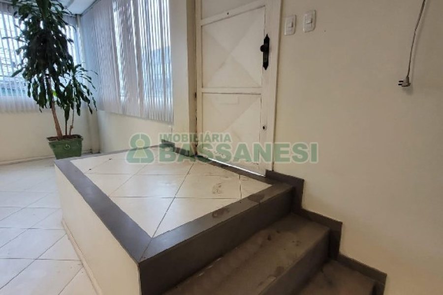 Predio com 400m², 2 vagas, no bairro Santa Catarina em Caxias do Sul para Alugar