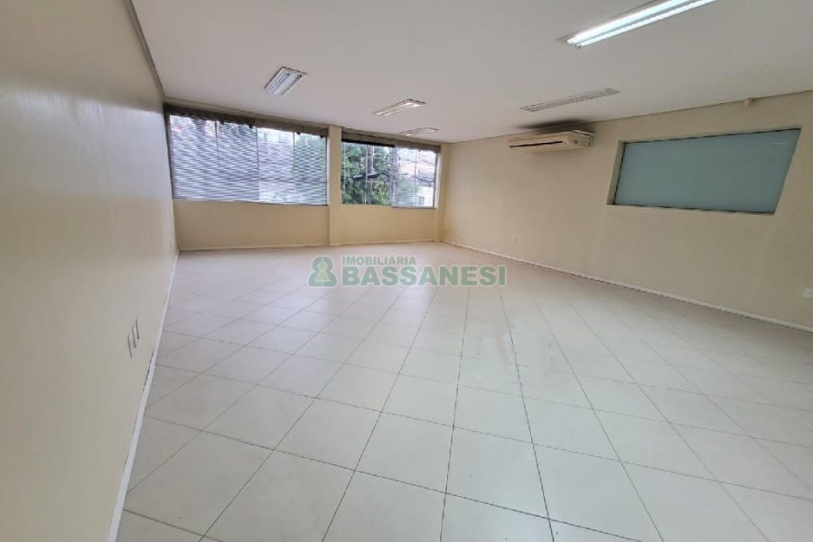 Predio com 400m², 2 vagas, no bairro Santa Catarina em Caxias do Sul para Alugar