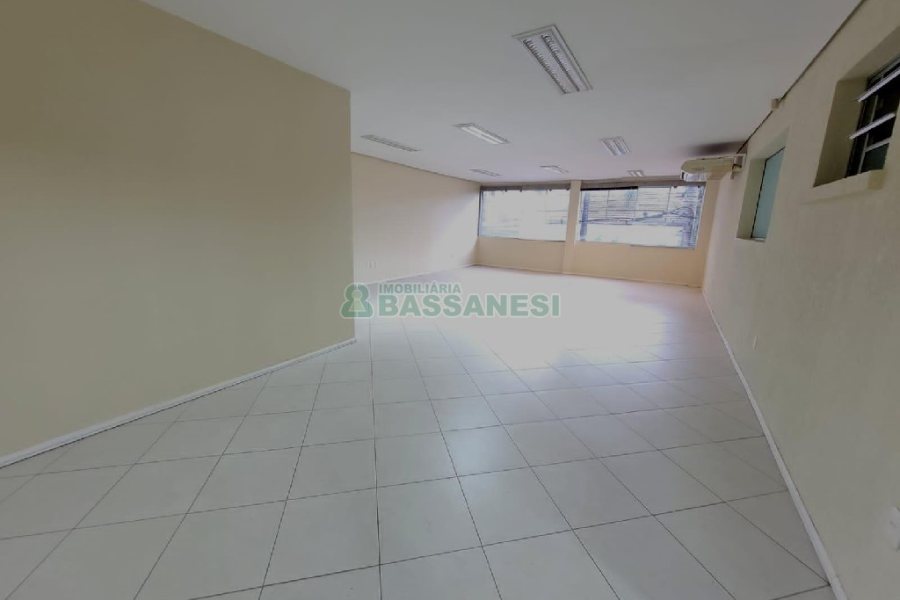 Predio com 400m², 2 vagas, no bairro Santa Catarina em Caxias do Sul para Alugar