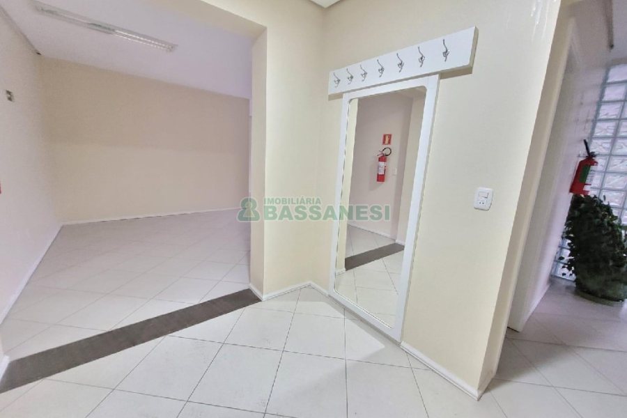 Predio com 400m², 2 vagas, no bairro Santa Catarina em Caxias do Sul para Alugar