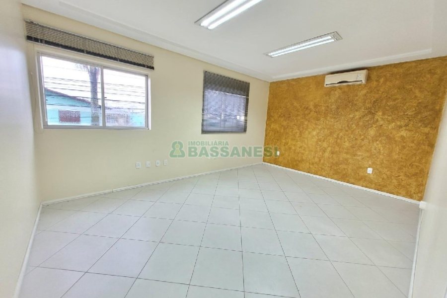 Predio com 400m², 2 vagas, no bairro Santa Catarina em Caxias do Sul para Alugar