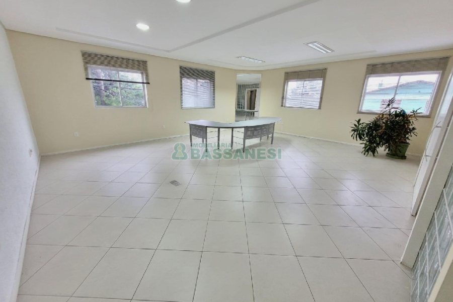 Predio com 400m², 2 vagas, no bairro Santa Catarina em Caxias do Sul para Alugar