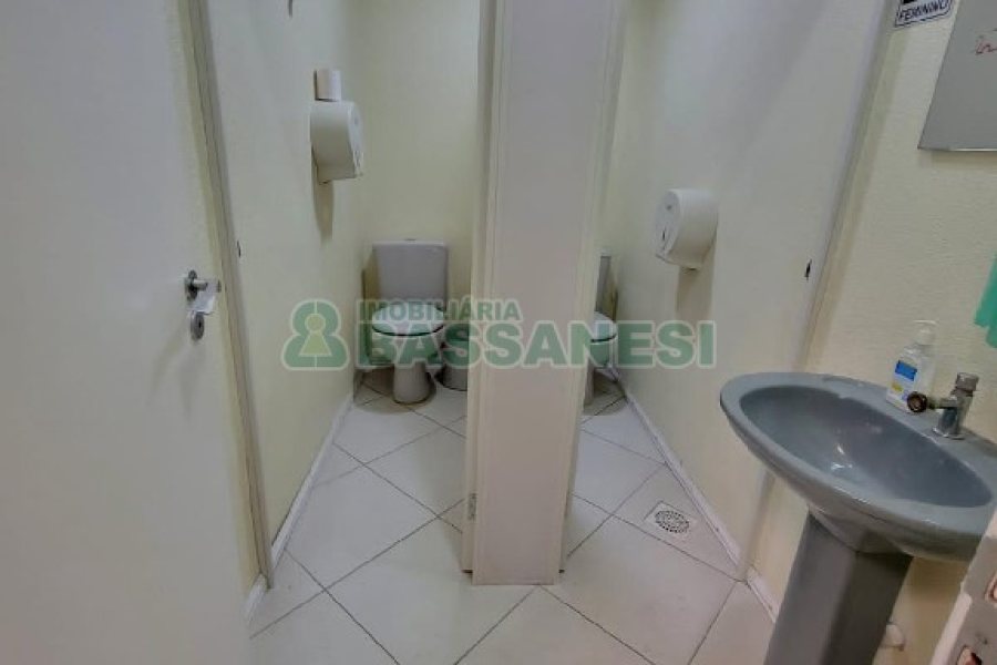 Predio com 400m², 2 vagas, no bairro Santa Catarina em Caxias do Sul para Alugar