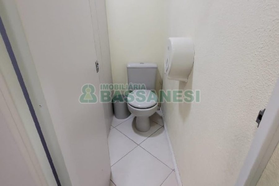 Predio com 400m², 2 vagas, no bairro Santa Catarina em Caxias do Sul para Alugar