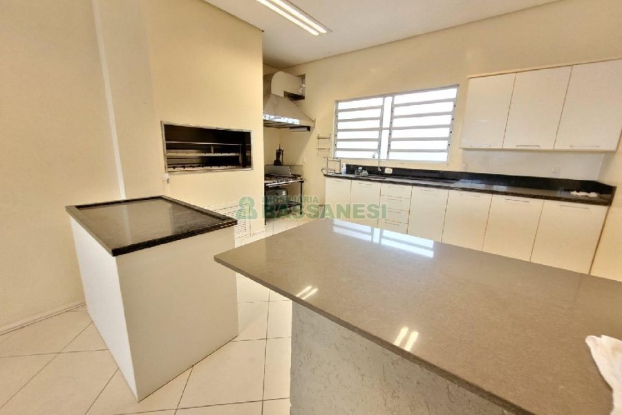 Predio com 400m², 2 vagas, no bairro Santa Catarina em Caxias do Sul para Alugar