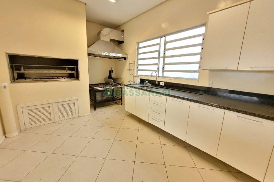 Predio com 400m², 2 vagas, no bairro Santa Catarina em Caxias do Sul para Alugar