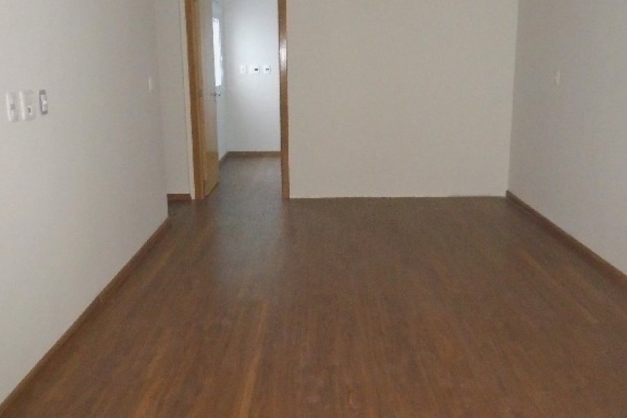 Apartamento com 65m², 2 dormitórios, 2 vagas, no bairro Cinqüentenário em Caxias do Sul para Comprar