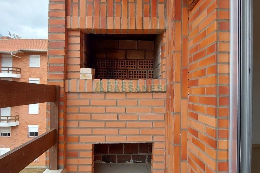 Apartamento com 70m², 3 dormitórios, 2 vagas, no bairro Universitário em Caxias do Sul para Alugar