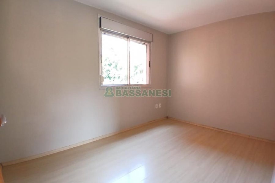 Apartamento com 70m², 3 dormitórios, 2 vagas, no bairro Universitário em Caxias do Sul para Alugar