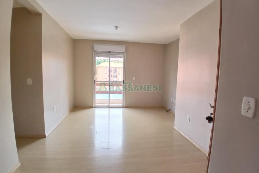 Apartamento com 70m², 3 dormitórios, 2 vagas, no bairro Universitário em Caxias do Sul para Alugar