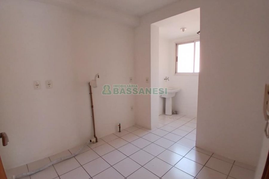 Apartamento com 70m², 3 dormitórios, 2 vagas, no bairro Universitário em Caxias do Sul para Alugar